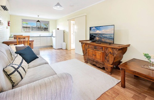 Scarness Apartment | Coconut Palms Ground Floor Apartment - CoastHM