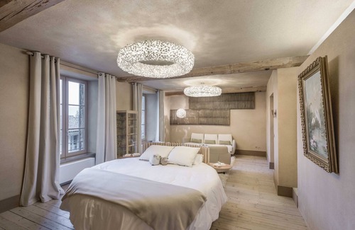 Chatte House | Cocoon suite in a former silk factory A la Galicière