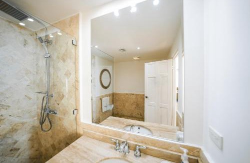 Simpson Bay Apartment | Cocos Bechfront Breeze