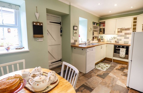 Llanuwchllyn Cottage | COED Y GLYN, pet friendly, character holiday cottage in Bala