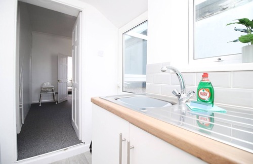 Newport House | Cohost Partners | Stylish 2BR Home w/Free Parking
