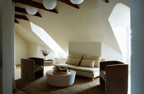Dwight Apartment | CoHouse New Haven steps to Yale University