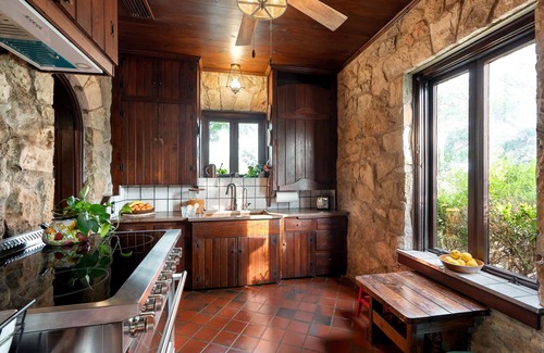 Buda House | Cole Springs Historic Buda Cottage: Tower, Hill Country, 14.6 Acres!