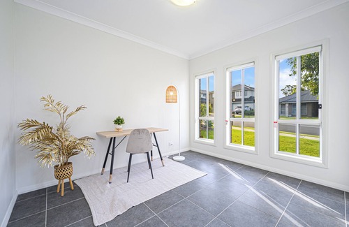 Colebee House | Colebee Modern 4BR House Spacious & Close to Park