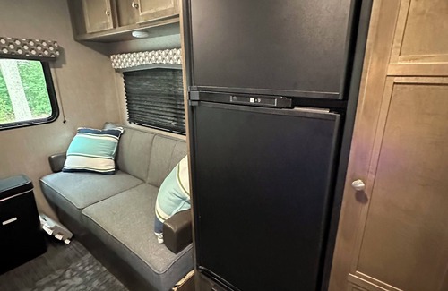 Clarksville House | Coleman 202 RD travel trailer. Located on the owner's lakefront property!