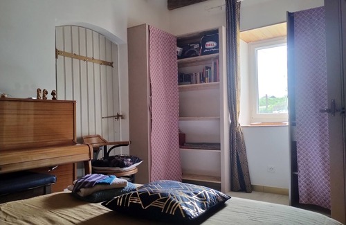 Marigne-Laille Bed & Breakfast | Colette Art Deco room in quiet farmhouse near circuit, pets welcome
