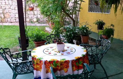 Sector 1 Nor-Oeste House | Colibri Double Room - Casa Armenta B&B
