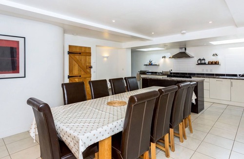 Shellingford Cottage | Collection of five spacious barns near Faringdon - Goodlake Barns