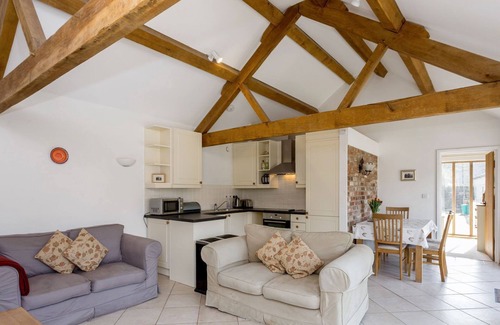 Shellingford Cottage | Collection of five spacious barns near Faringdon - Goodlake Barns