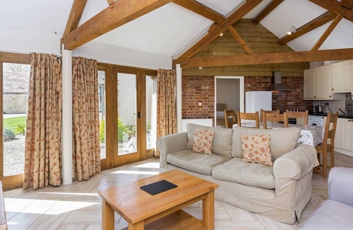 Shellingford Cottage | Collection of five spacious barns near Faringdon - Goodlake Barns