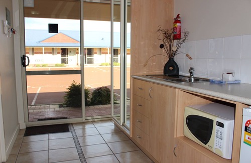Collie Hotel | Collie Ridge Resort