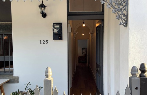 Collingwood North House | Collingwood workers cottage with courtyard garden, close to everything!