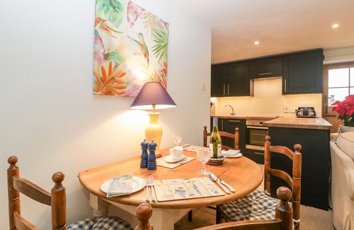 Bridport Cottage | COLLY COTTAGE, pet friendly, character holiday cottage in Dottery