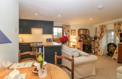 Bridport Cottage | COLLY COTTAGE, pet friendly, character holiday cottage in Dottery