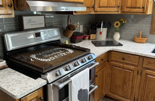 Waupun House | Colonial Home on Quiet Cul-de-sac/30 min from EAA/75 min from Lambeau