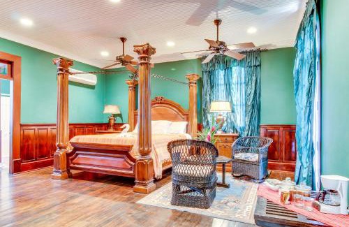 Bullet Tree Falls Apartment | Colonial Suite @ Mahogany Hall