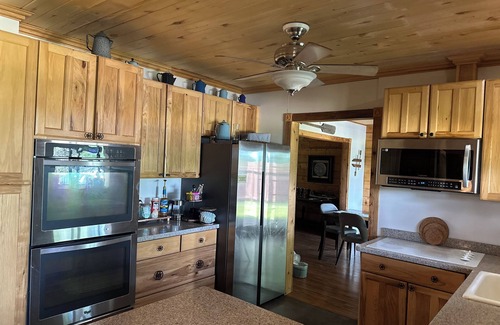 San Saba Cabin | Colorado River Cabin ~ San Saba/Bend~ pool & sauna near Colorado Bend State Park