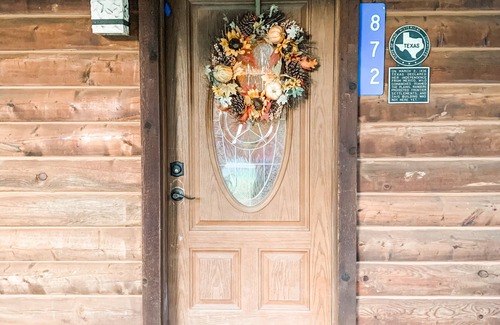 San Saba Cabin | Colorado River Cabin ~ San Saba/Bend~ pool & sauna near Colorado Bend State Park