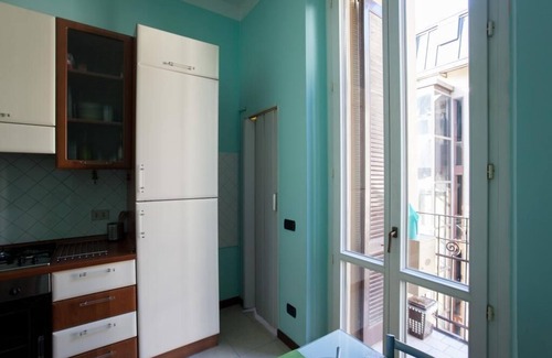 Portello Apartment | Colorful apt in Milano