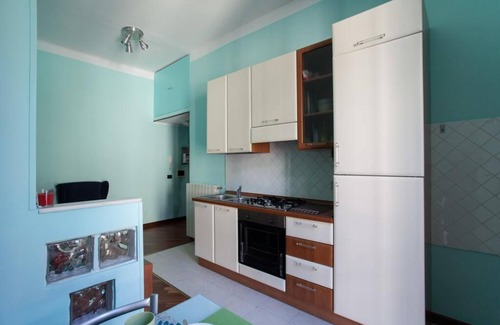 Portello Apartment | Colorful apt in Milano