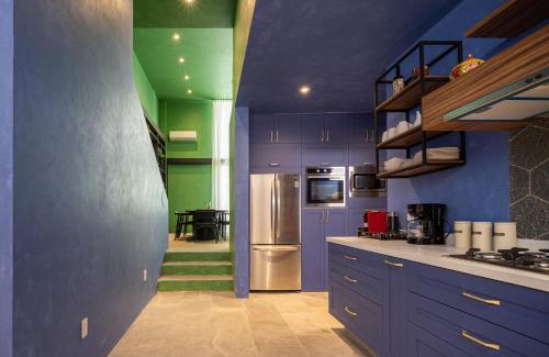 Zona Centro House | Colorful & Lively Centro Gem 5BR, Rooftop Patio
