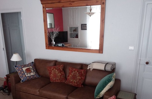 Le Vigeant House | Colourful well equipped 2-Bed House in Le Vigeant