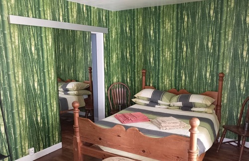 Le Vigeant House | Colourful well equipped 2-Bed House in Le Vigeant