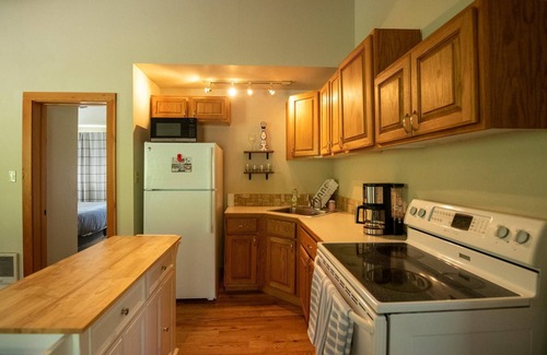 Eureka House | Colter Ridge, Two Bedroom Two Bathroom Cozy Cabin, Valley Views, Aveda Products