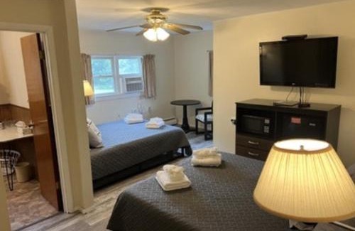 Manhattan Hotel | Colton Point Motel