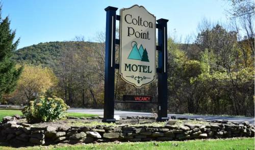 Manhattan Hotel | Colton Point Motel