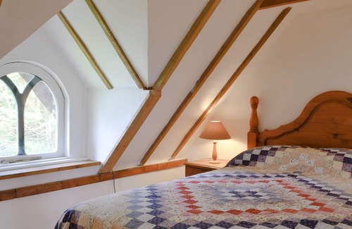 Mawr Cottage | Come and explore the Gower Peninsula, Glamorganshire and Pembrokeshire from this lovely property.