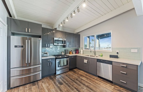 Silver Strand Condo | Come enjoy the sunset at this Harbor view townhouse! Parking, Beach Gear +Dog!