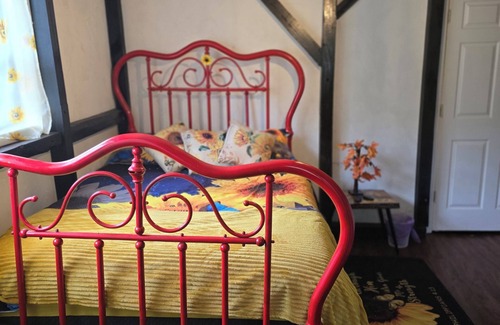 Austral Bed & Breakfast | Come stay at are beautiful sunflower themed room bed and breakfast
