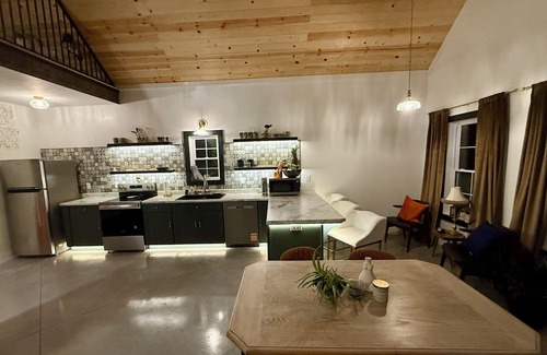 New Hope House | Come visit Whiskeys Hideaway, a beautiful getaway located In Bourbon country
