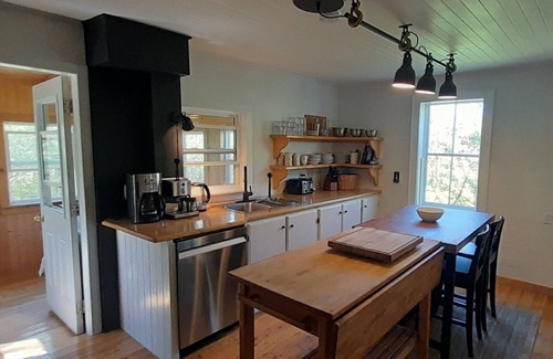 Pleasant Bay House | Comfort and Convenience - 0.5kms from Cabot Trail