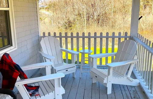 Pleasant Bay House | Comfort and Convenience - 0.5kms from Cabot Trail