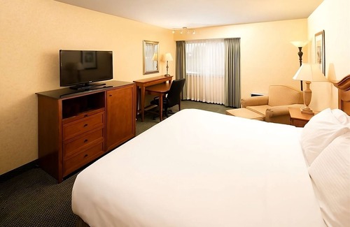 Wenatchee Resort | Comfort and Convenience! Pets Allowed, Outdoor Pool, Free Parking