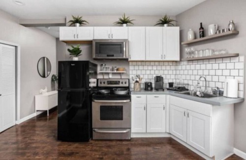 Near Northside House | Comfort and Cozy 1BR Getaway, WiFi, BBQ