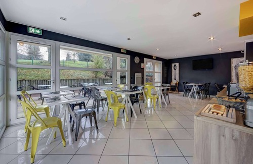 Divonne-les-Bains Apartment | Comfort Aparthotel Divonne L'Oree du Parc