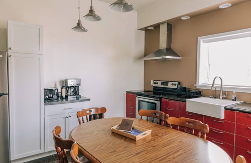 Minster House | Comfort & Charm in the Heart of Minster: Up to 10 Guests