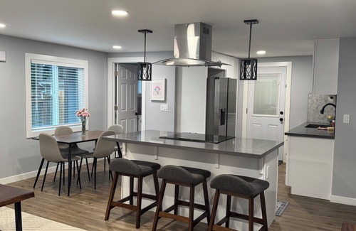 Highline House | Comfort & Convenience! 2BR Near SEA Airport & Downtown Seattle