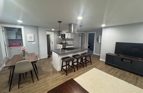 Highline House | Comfort & Convenience! 2BR Near SEA Airport & Downtown Seattle