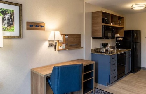 Okatie House | Comfort & Convenience! 4 Relaxing Rooms w/ Kitchen, Close to Berkley Place Park