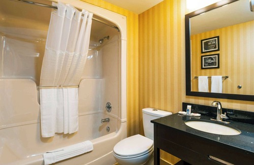 Central Elgin Hotel | Comfort Inn St Thomas