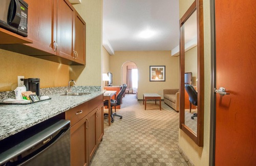 Airdrie Hotel | Comfort Inn & Suites