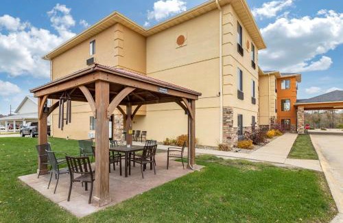 Cedar Rapids Hotel | Comfort Inn & Suites Cedar Rapids North - Collins Road