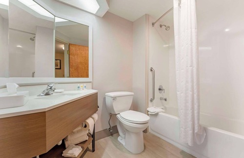 LaVale Hotel | Comfort Inn & Suites LaVale - Cumberland
