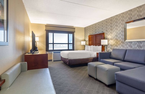 Revere Hotel | Comfort Inn & Suites Logan International Airport