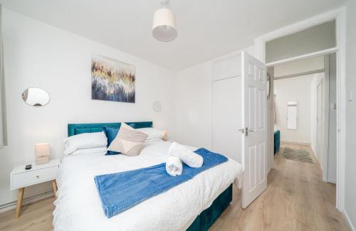 Langley Marish Apartment | Comfort Meets Convenience, 2BR Flat in Slough