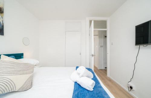 Langley Marish Apartment | Comfort Meets Convenience, 2BR Flat in Slough